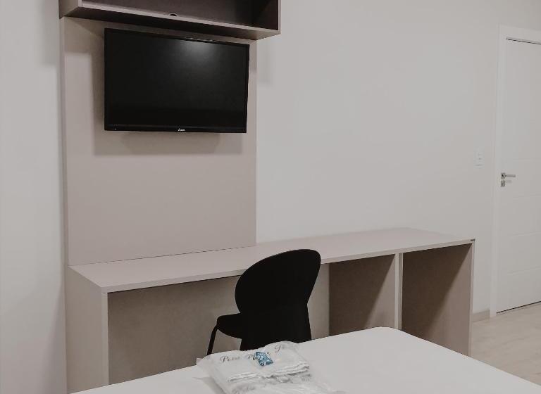 スーペリアの４人部屋, Petri Plaza