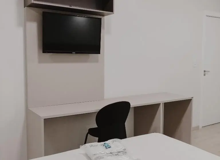 スーペリアの4人部屋, Petri Plaza