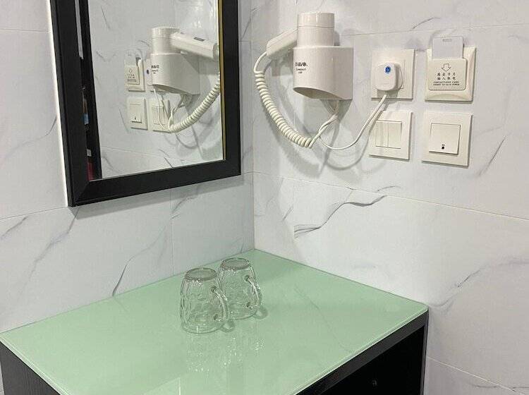 اتاق خانوادگی, First Inn Hotel & Guest House Reception At 10th F, Block E