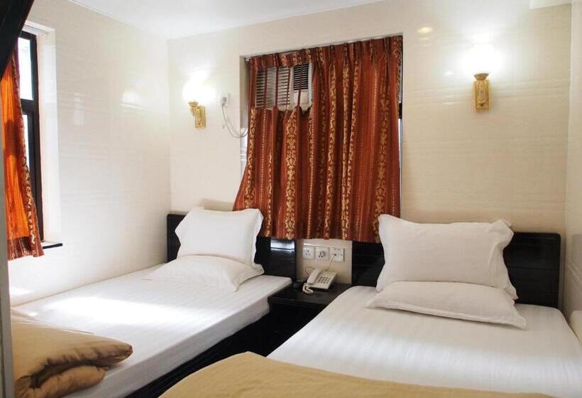 اتاق استاندارد سه نفره, First Inn Hotel & Guest House Reception At 10th F, Block E