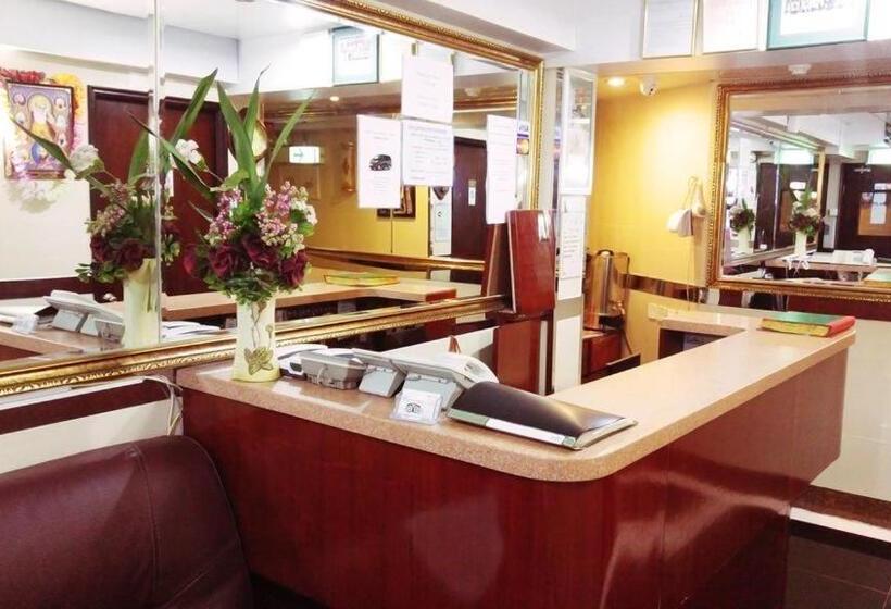 اتاق خانوادگی, First Inn Hotel & Guest House Reception At 10th F, Block E