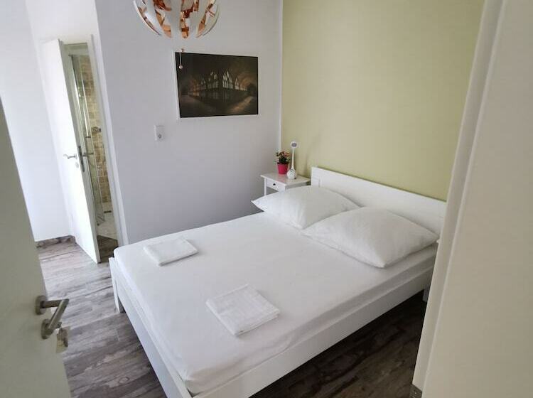 اتاق لوکس, Villa Jolyn