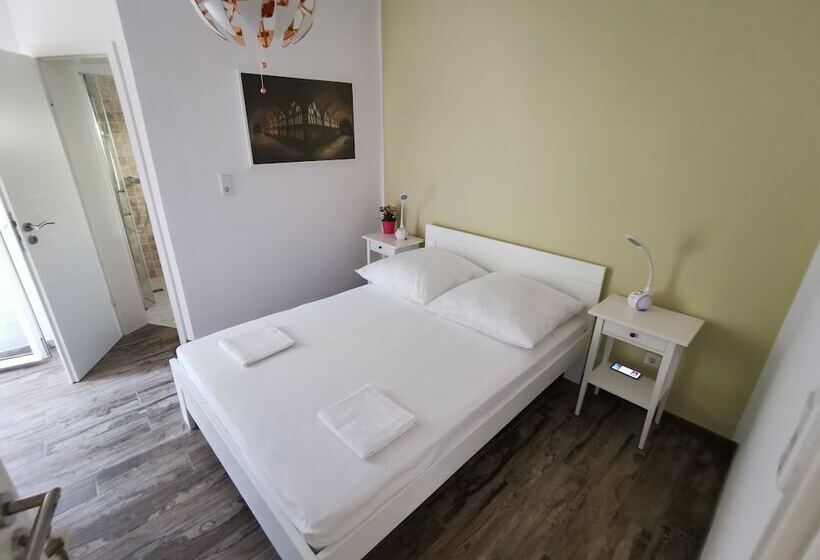 اتاق لوکس, Villa Jolyn