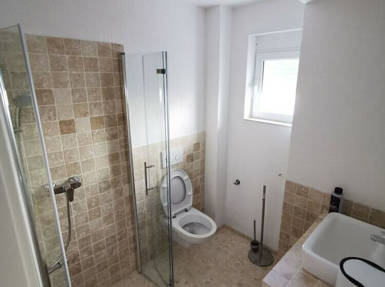 اتاق لوکس, Villa Jolyn