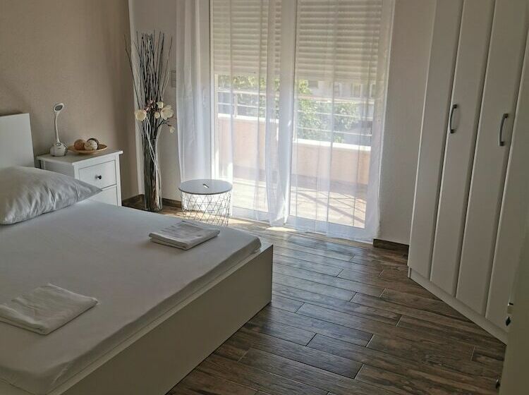 سوییت لوکس, Villa Jolyn