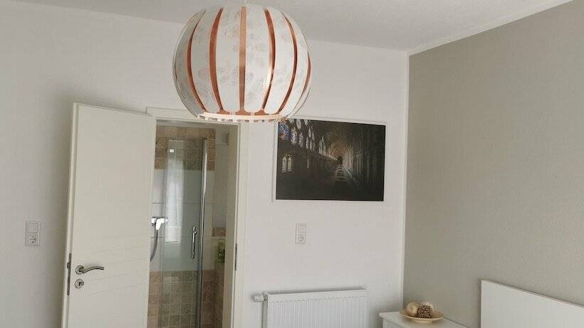 سوییت لوکس, Villa Jolyn