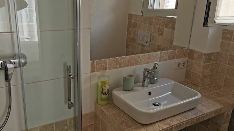 سوییت لوکس, Villa Jolyn