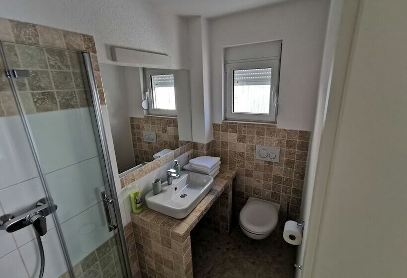 سوییت لوکس, Villa Jolyn