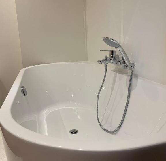 Deluxe Rum, B&b Dageraad