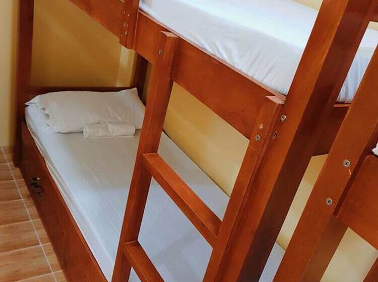 تختخواب در اتاق مشترک, Pamujo Hostel