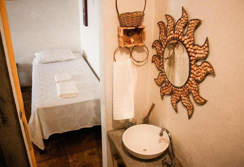 غرفة قياسية ثلاثية مزودة بشرفة, Pousada Icaraizinho Praia