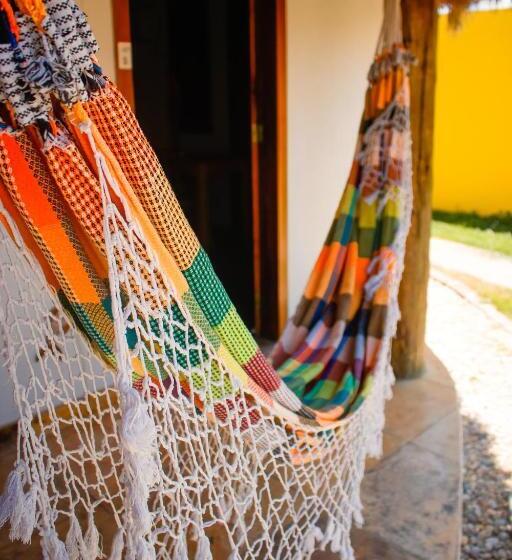 غرفة قياسية ثلاثية مزودة بشرفة, Pousada Icaraizinho Praia