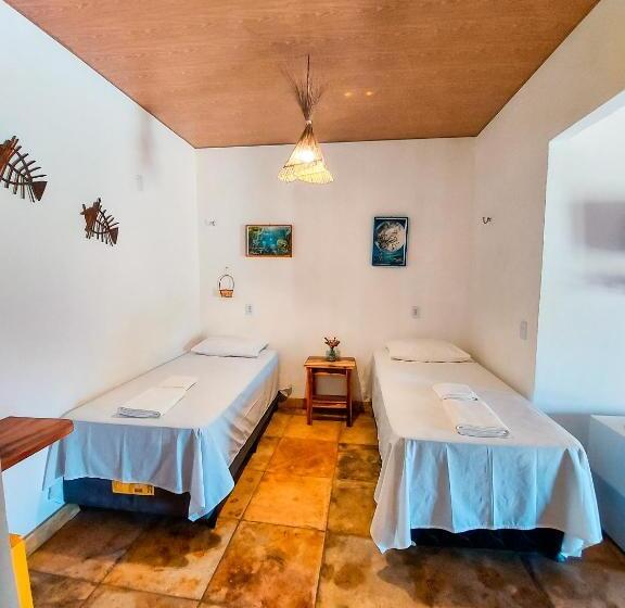 غرفة قياسية رباعية مزودة بشُرفة, Pousada Icaraizinho Praia