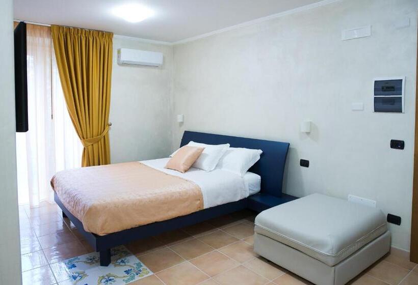 اتاق لوکس با بالکن, Vittoria Guest House Salerno