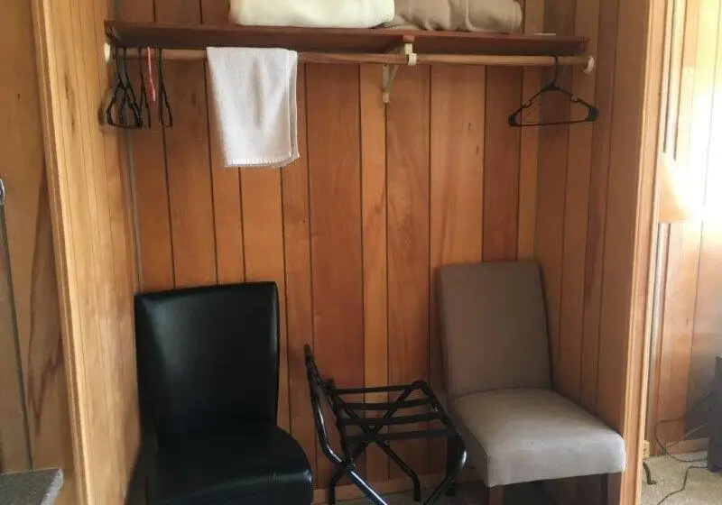 Economy-huone, Tyee Restaurant And Motel