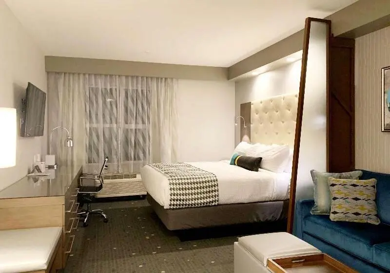 キングサイズベッドのスタンダードルーム, Best Western Premier Hotel At Fisher S Landing
