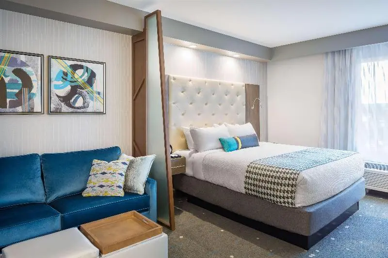 キングサイズベッドのスタンダードルーム, Best Western Premier Hotel At Fisher S Landing
