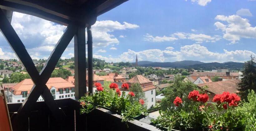 غرفة سوبيريور, Zur Waldbahn