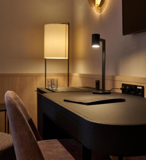 غرفة سوبيريور, Zur Waldbahn