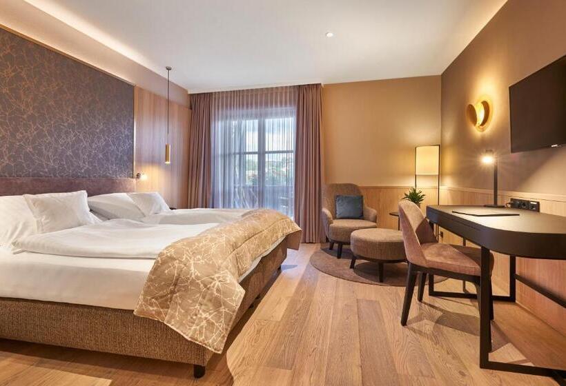 غرفة سوبيريور, Zur Waldbahn