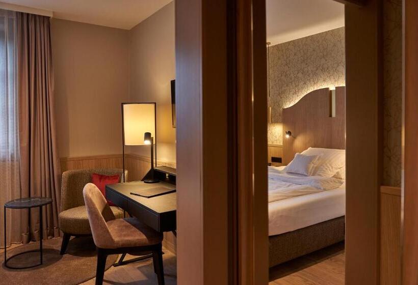 غرفة أساسية, Zur Waldbahn