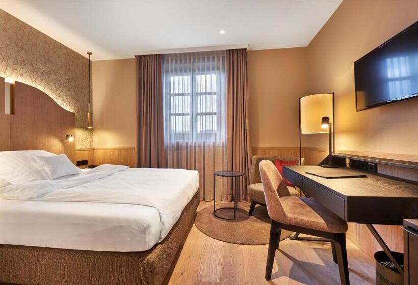 基本间, Zur Waldbahn