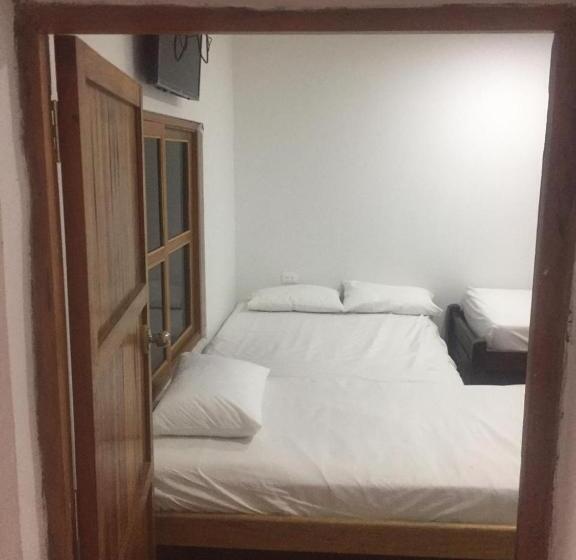 غرفة عائلية, La Choza