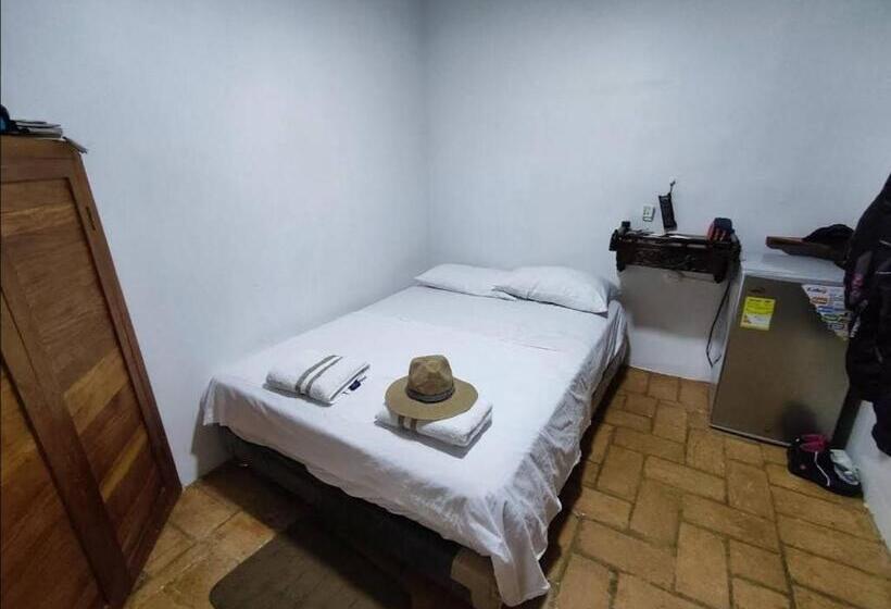 غرفة قياسية, La Choza