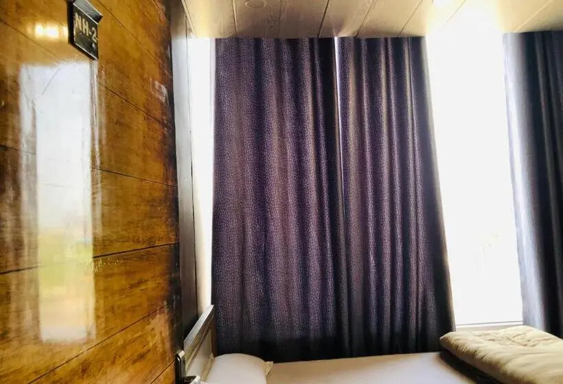 Economy Zimmer, Nomads House