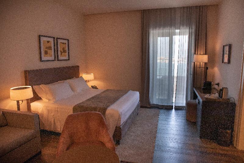 Люкс Кровать Кинг, Holiday Inn Resort Qionghai Guantang, An Ihg
