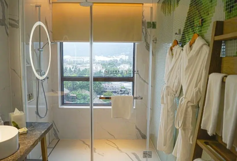 Premium room w/ mountain view, Holiday Inn Resort Qionghai Guantang, An Ihg