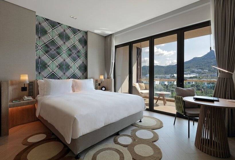 2 Bedrooms Suite Garden View, Holiday Inn Resort Qionghai Guantang, An Ihg