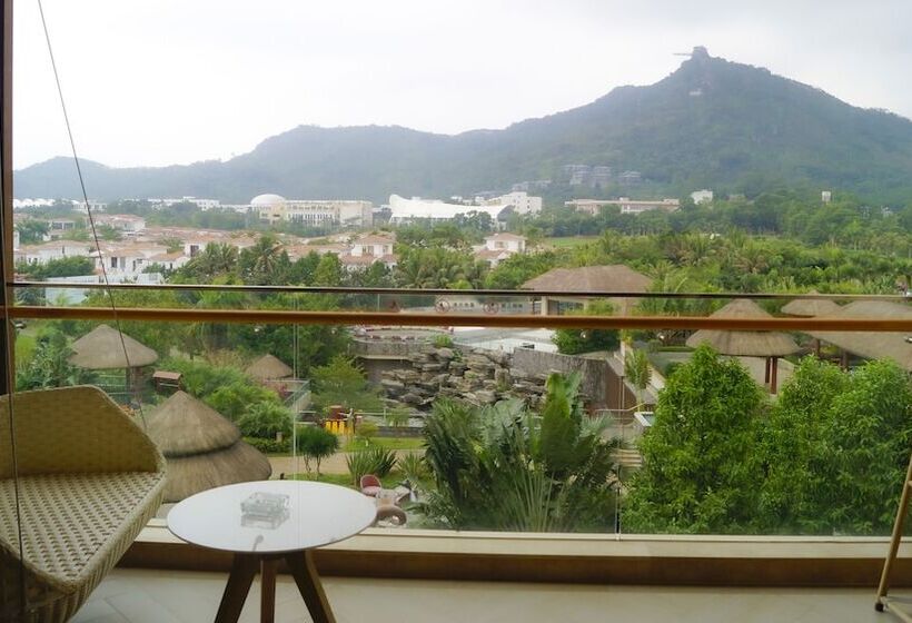 Premium room w/ mountain view, Holiday Inn Resort Qionghai Guantang, An Ihg