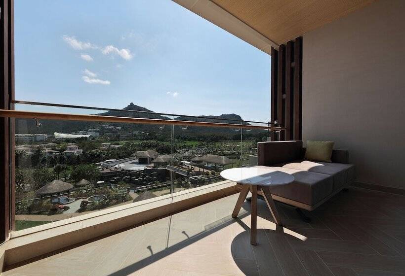 Premium room w/ mountain view, Holiday Inn Resort Qionghai Guantang, An Ihg