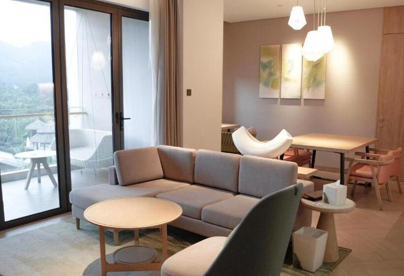 Люкс Кровать Кинг, Holiday Inn Resort Qionghai Guantang, An Ihg