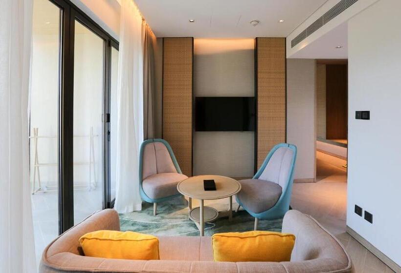 2 Bedrooms Suite 2 Bedrooms Lake View, Holiday Inn Resort Qionghai Guantang, An Ihg