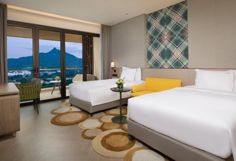 Premium room w/ mountain view, Holiday Inn Resort Qionghai Guantang, An Ihg