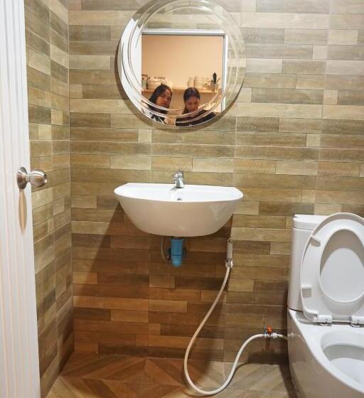 סטודיו משפחתי, Khoksametchunhostel