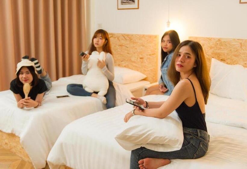 סטודיו משפחתי, Khoksametchunhostel