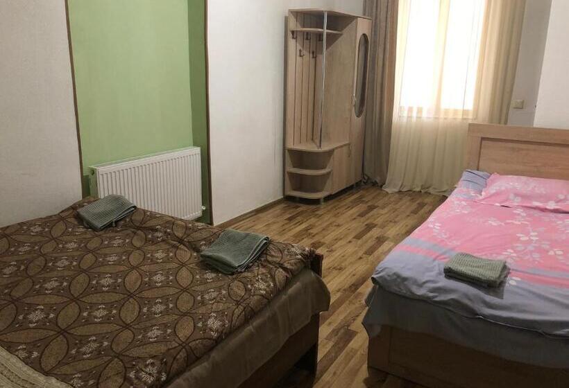 اتاق استاندارد سه نفره, Inga Jafaridze Guesthouse Pele