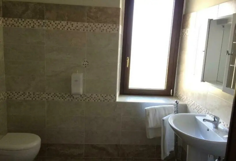 Comfort Kolmen Hengen Huone, Le Ganze