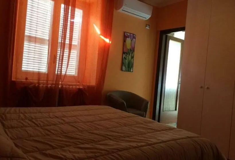 Comfort Kolmen Hengen Huone, Le Ganze
