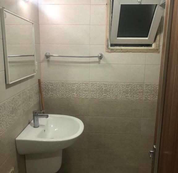 اتاق استاندارد چهار تخته, Al Deyafa