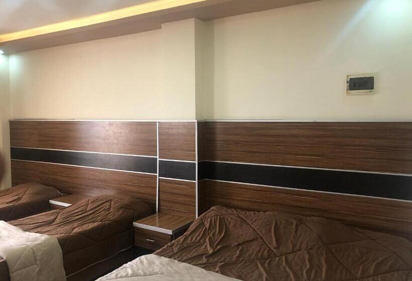 اتاق استاندارد چهار تخته, Al Deyafa