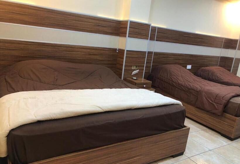 اتاق استاندارد چهار تخته با چشمانداز دریا, Al Deyafa