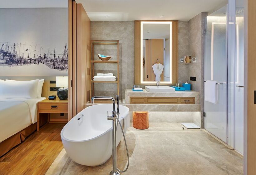 Номер Deluxe, Doubletree By Hilton Shanwei