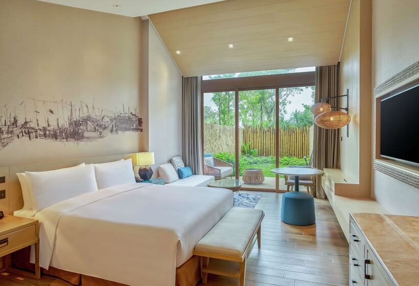 Номер Deluxe, Doubletree By Hilton Shanwei