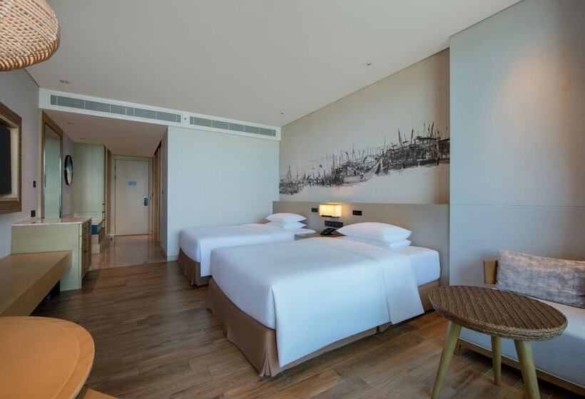 Номер Deluxe, Doubletree By Hilton Shanwei