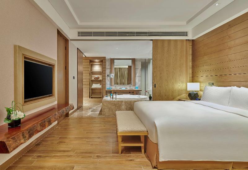 Deluxe Suite Sea View, Doubletree By Hilton Shanwei