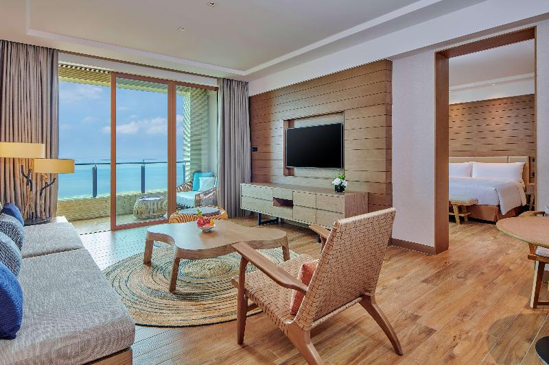 Deluxe Suite Sea View, Doubletree By Hilton Shanwei